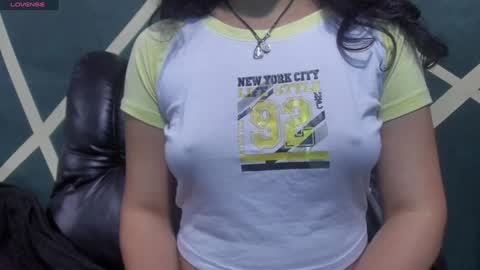 Snapshot of vainilla_cam chatting on 02-05-25, 01:15 Vainilla online show from 02-05-25, 01:15