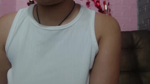 Snapshot of vainilla_cam chatting on 02-17-25, 01:47 Vainilla online show from 02-17-25, 01:47