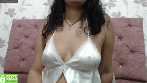 Snapshot of vainilla_cam chatting on 02-21-25, 05:13 Vainilla online show from 02-21-25, 05:13