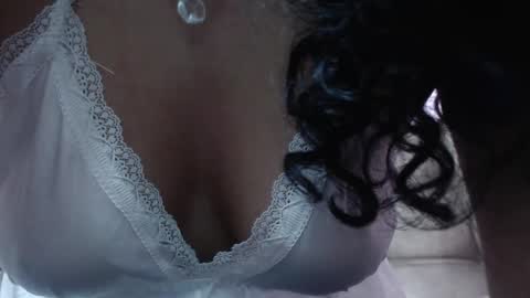 Snapshot of vainilla_cam chatting on 03-03-25, 05:31 Vainilla online show from 03-03-25, 05:31