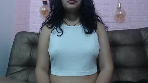 Snapshot of vainilla_cam chatting on 03-04-25, 05:00 Vainilla online show from 03-04-25, 05:00