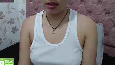 Snapshot of vainilla_cam chatting on 03-05-25, 02:03 Vainilla online show from 03-05-25, 02:03