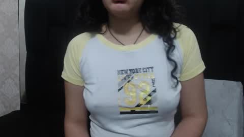 Snapshot of vainilla_cam chatting on 03-10-25, 02:06 Vainilla online show from 03-10-25, 02:06