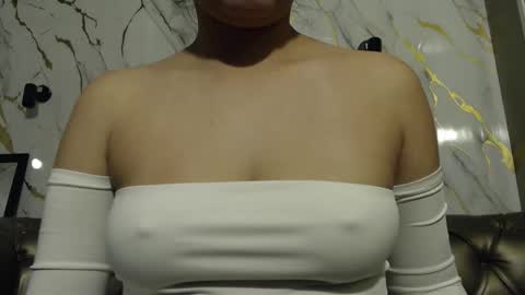 Snapshot of vainilla_cam chatting on 09-17-25, 02:02 Vainilla online show from 09-17-25, 02:02