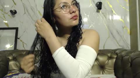 Snapshot of vainilla_cam chatting on 09-28-25, 02:06 Vainilla online show from 09-28-25, 02:06