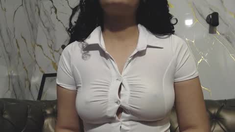 Snapshot of vainilla_cam chatting on 09-29-25, 02:06 Vainilla online show from 09-29-25, 02:06