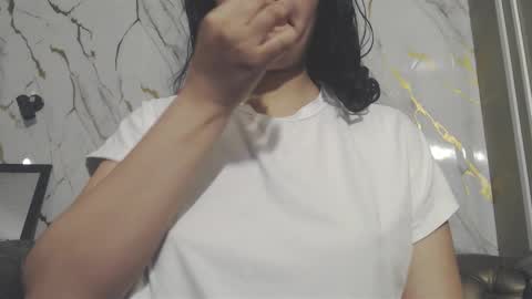 Snapshot of vainilla_cam chatting on 10-09-25, 02:09 Vainilla online show from 10-09-25, 02:09