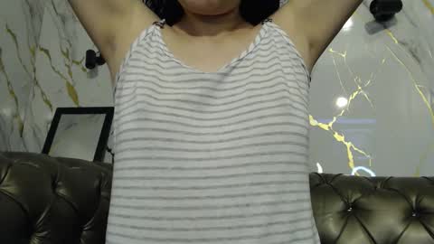 Snapshot of vainilla_cam chatting on 10-12-25, 02:21 Vainilla online show from 10-12-25, 02:21