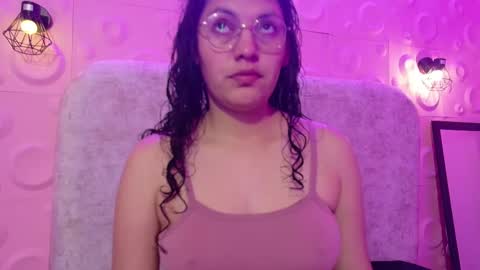 Snapshot of vainilla_cam chatting on 10-21-25, 02:12 Vainilla online show from 10-21-25, 02:12
