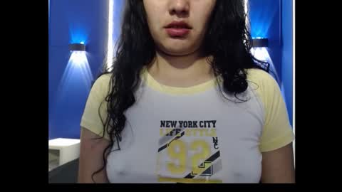 Snapshot of vainilla_cam chatting on 10-22-25, 01:50 Vainilla online show from 10-22-25, 01:50