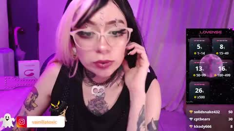 Snapshot of vainilla_l chatting on 02-13-25, 04:00 Vainilla Independent model online show from 02-13-25, 04:00
