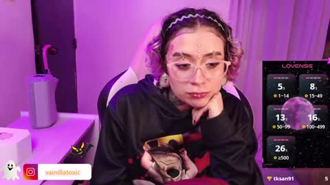 Snapshot of vainilla_l chatting on 02-23-25, 01:13 Vainilla Independent model online show from 02-23-25, 01:13
