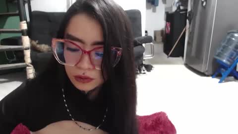 Snapshot of vaiolet_miss chatting on 10-08-25, 04:43 vaiolet online show from 10-08-25, 04:43