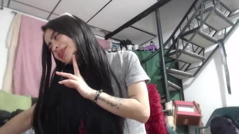 Snapshot of vaiolet_miss chatting on 10-18-25, 07:31 vaiolet online show from 10-18-25, 07:31