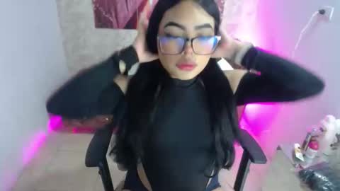 Vaiolet online show from 12-19-25, 05:09