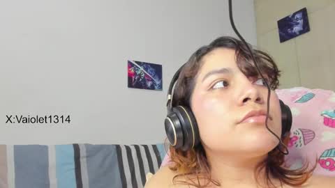 Snapshot of vaioletuwu chatting on 02-09-25, 12:41 Vaiolet1314 online show from 02-09-25, 12:41