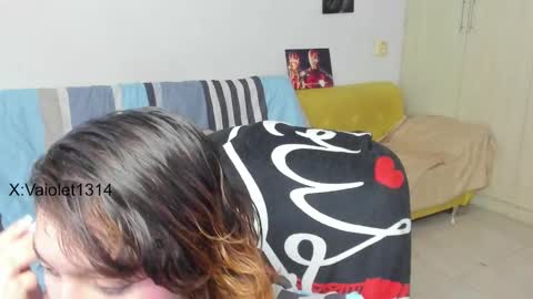 Snapshot of vaioletuwu chatting on 02-16-25, 03:26 Vaiolet1314 online show from 02-16-25, 03:26