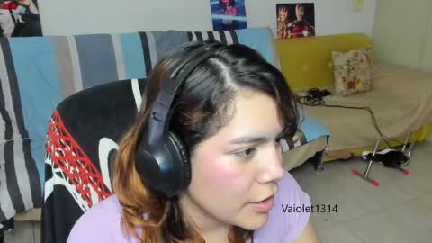 Snapshot of vaioletuwu chatting on 02-28-25, 03:37 Vaiolet1314 online show from 02-28-25, 03:37
