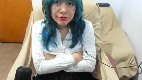 Snapshot of vaioletuwu chatting on 10-10-25, 02:21 Vaiolet1314 online show from 10-10-25, 02:21