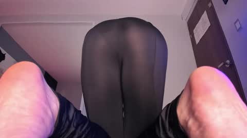 Snapshot of val_oconner chatting on 11-21-25, 08:40 val_oconner online show from 11-21-25, 08:40