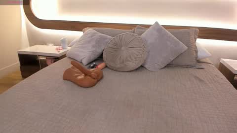 Snapshot of val_rossi chatting on 10-17-25, 02:37 Valentina online show from 10-17-25, 02:37