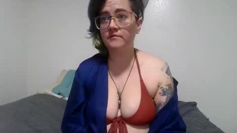 valarieak online show from 10-13-25, 04:18