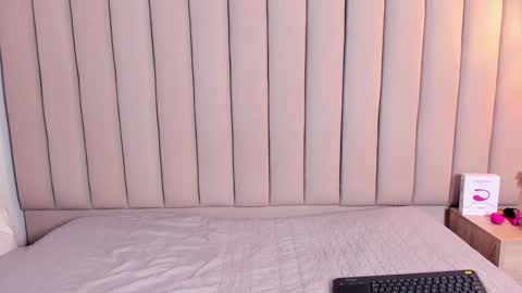 Snapshot of vale_n_matt chatting on 12-21-24, 08:07 Samantha y Matt online show from 12-21-24, 08:07