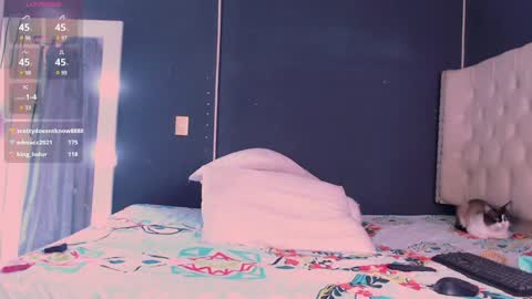 Snapshot of valen_thompson chatting on 12-14-24, 01:17 IG-valen mendoza99 twitter valenthompson99 online show from 12-14-24, 01:17