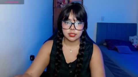Snapshot of valenbeauty chatting on 05-21-26, 04:19 valenbeauty online show from 05-21-26, 04:19