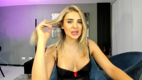 Snapshot of valensweetlove chatting on 02-19-25, 04:23 Valen online show from 02-19-25, 04:23