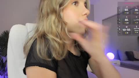 VALENTINA  online show from 03-11-25, 11:48