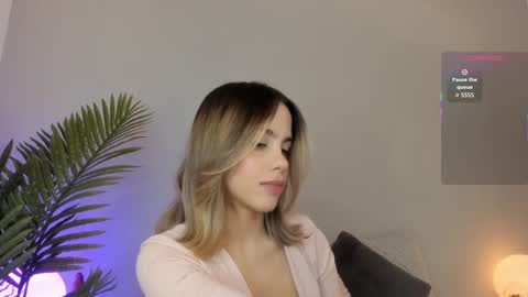 VALENTINA  online show from 09-14-25, 01:05