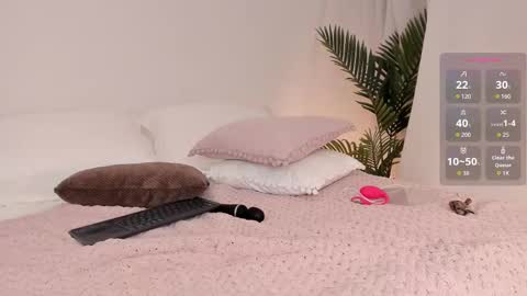 VALENTINA  online show from 11-30-25, 12:25