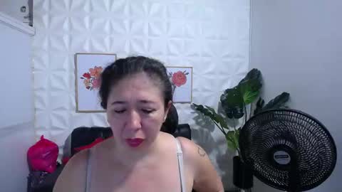Snapshot of valentina_mature chatting on 02-20-25, 09:09 Valentina  online show from 02-20-25, 09:09