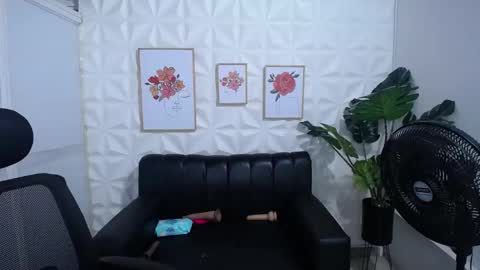 Snapshot of valentina_mature chatting on 03-05-25, 07:38 Valentina  online show from 03-05-25, 07:38