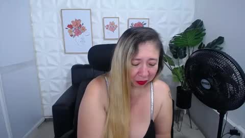 Snapshot of valentina_mature chatting on 03-06-25, 09:09 Valentina  online show from 03-06-25, 09:09