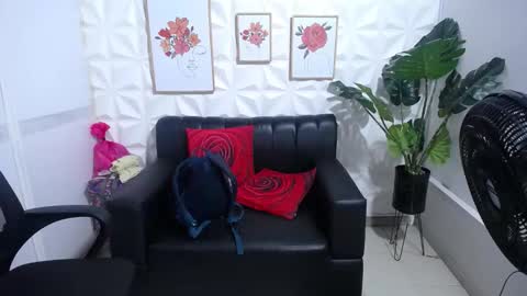Snapshot of valentina_mature chatting on 03-07-25, 08:44 Valentina  online show from 03-07-25, 08:44