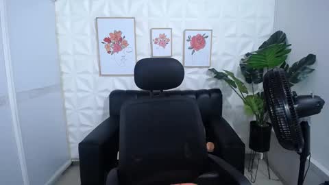 Snapshot of valentina_mature chatting on 03-08-25, 07:05 Valentina  online show from 03-08-25, 07:05