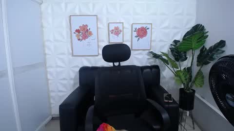 Snapshot of valentina_mature chatting on 03-12-25, 02:09 Valentina  online show from 03-12-25, 02:09