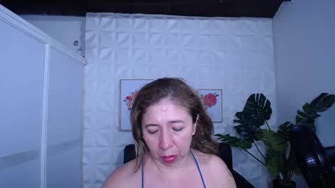 Snapshot of valentina_mature chatting on 09-09-25, 09:25 Valentina  online show from 09-09-25, 09:25