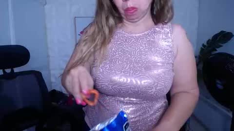 Snapshot of valentina_mature chatting on 09-18-25, 10:23 Valentina  online show from 09-18-25, 10:23
