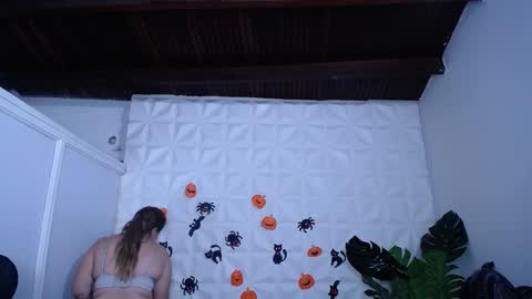 Snapshot of valentina_mature chatting on 10-08-25, 09:12 Valentina  online show from 10-08-25, 09:12