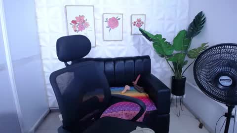 Snapshot of valentina_mature chatting on 10-31-25, 10:00 Valentina online show from 10-31-25, 10:00