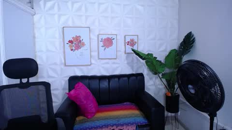 Snapshot of valentina_mature chatting on 11-06-25, 02:45 Valentina online show from 11-06-25, 02:45