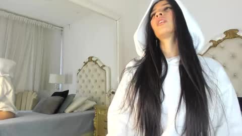 Snapshot of valentina_ross_ chatting on 02-13-25, 12:21 Valentina  online show from 02-13-25, 12:21