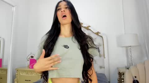 Snapshot of valentina_ross_ chatting on 02-17-25, 12:38 Valentina  online show from 02-17-25, 12:38