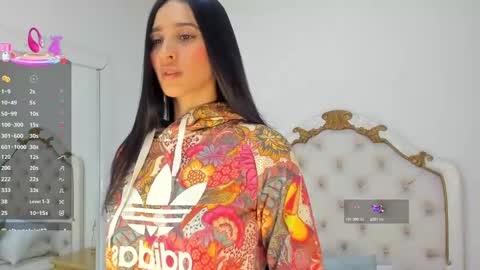 Snapshot of valentina_ross_ chatting on 02-20-25, 12:04 Valentina  online show from 02-20-25, 12:04