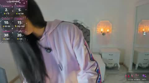 Snapshot of valentina_ross_ chatting on 05-09-26, 11:37 Valentina online show from 05-09-26, 11:37