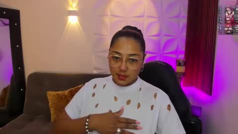 Snapshot of valentina_xx69 chatting on 12-03-24, 02:16 Valentina online show from 12-03-24, 02:16