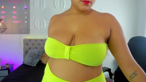 Snapshot of valentina_xx69 chatting on 03-01-25, 03:05 Valentina online show from 03-01-25, 03:05